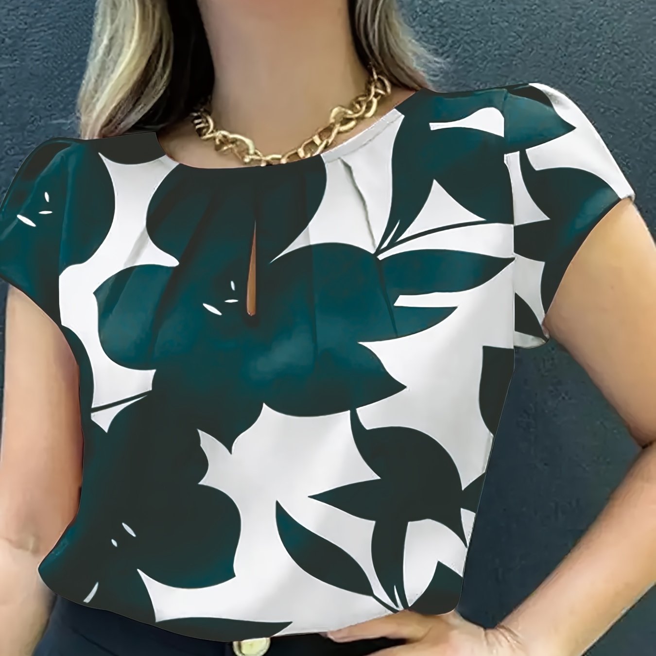 Camisa de manga corta con estampado floral casual para mujer, de poliéster, cuello redondo, ajuste suelto, top de verano