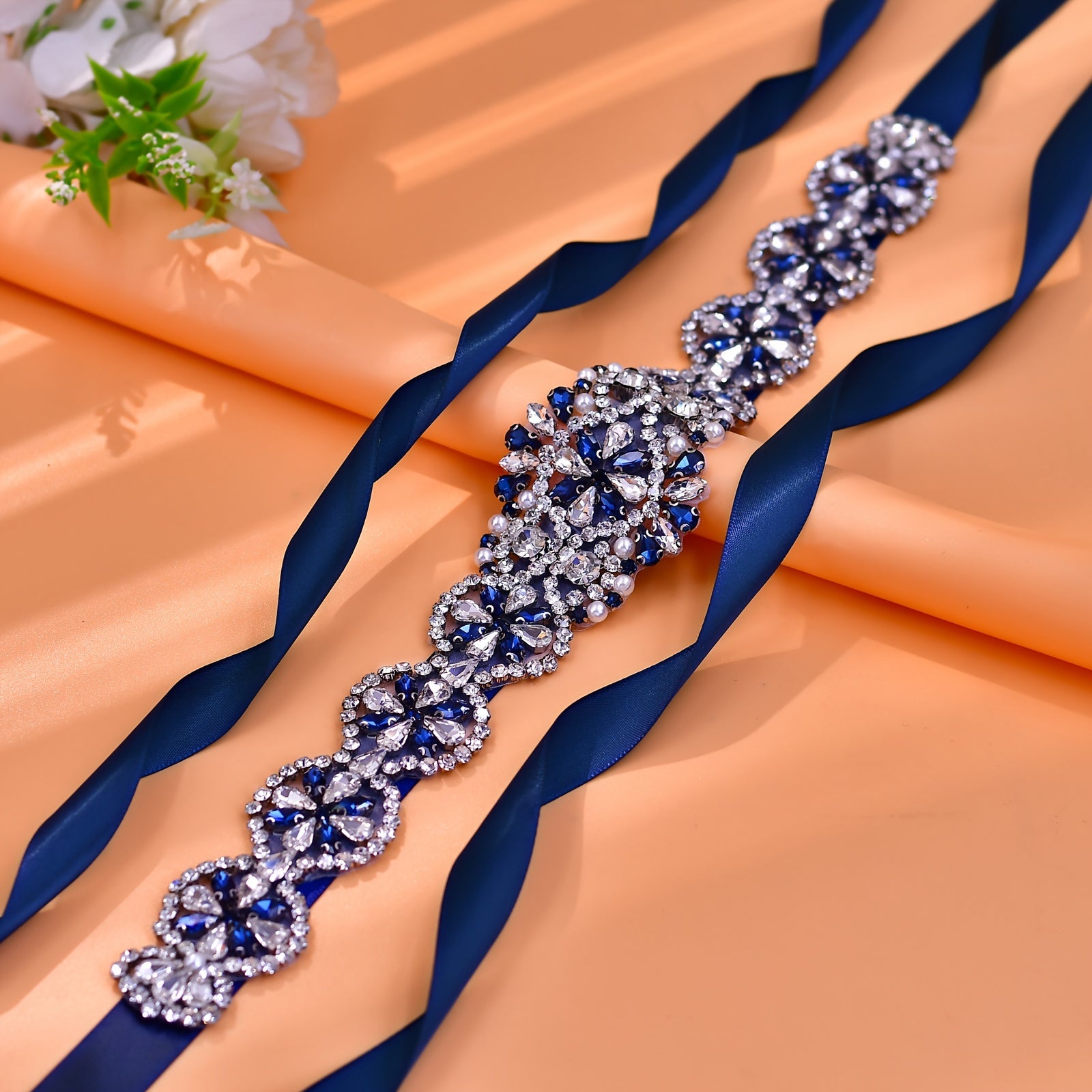 Cinturón de novia azul marino con pedrería y adorno brillante para boda