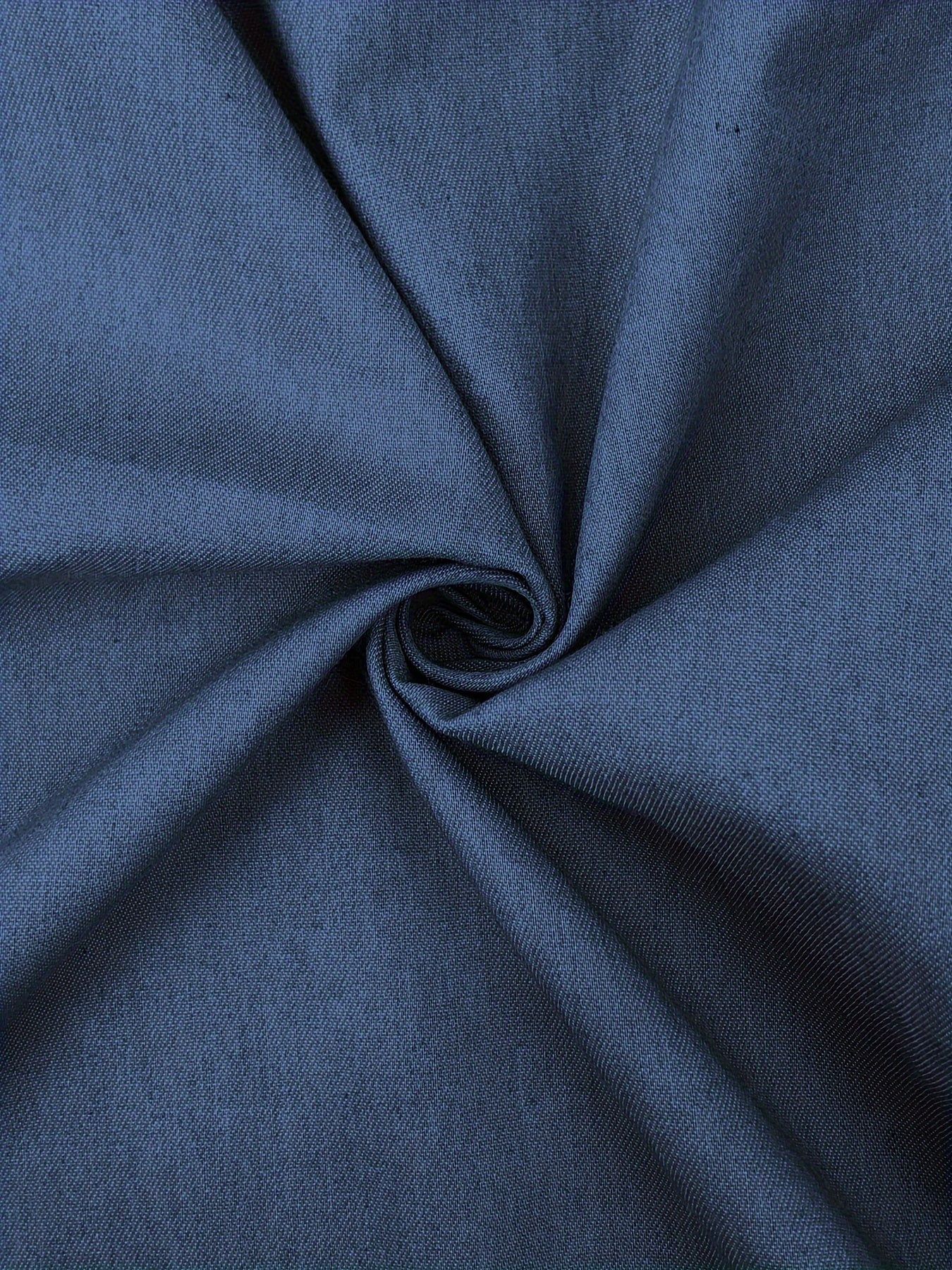 Ramazon kaftani tugmachali old qismi va qirralari qiyshaygan, hijob kiritilmagan