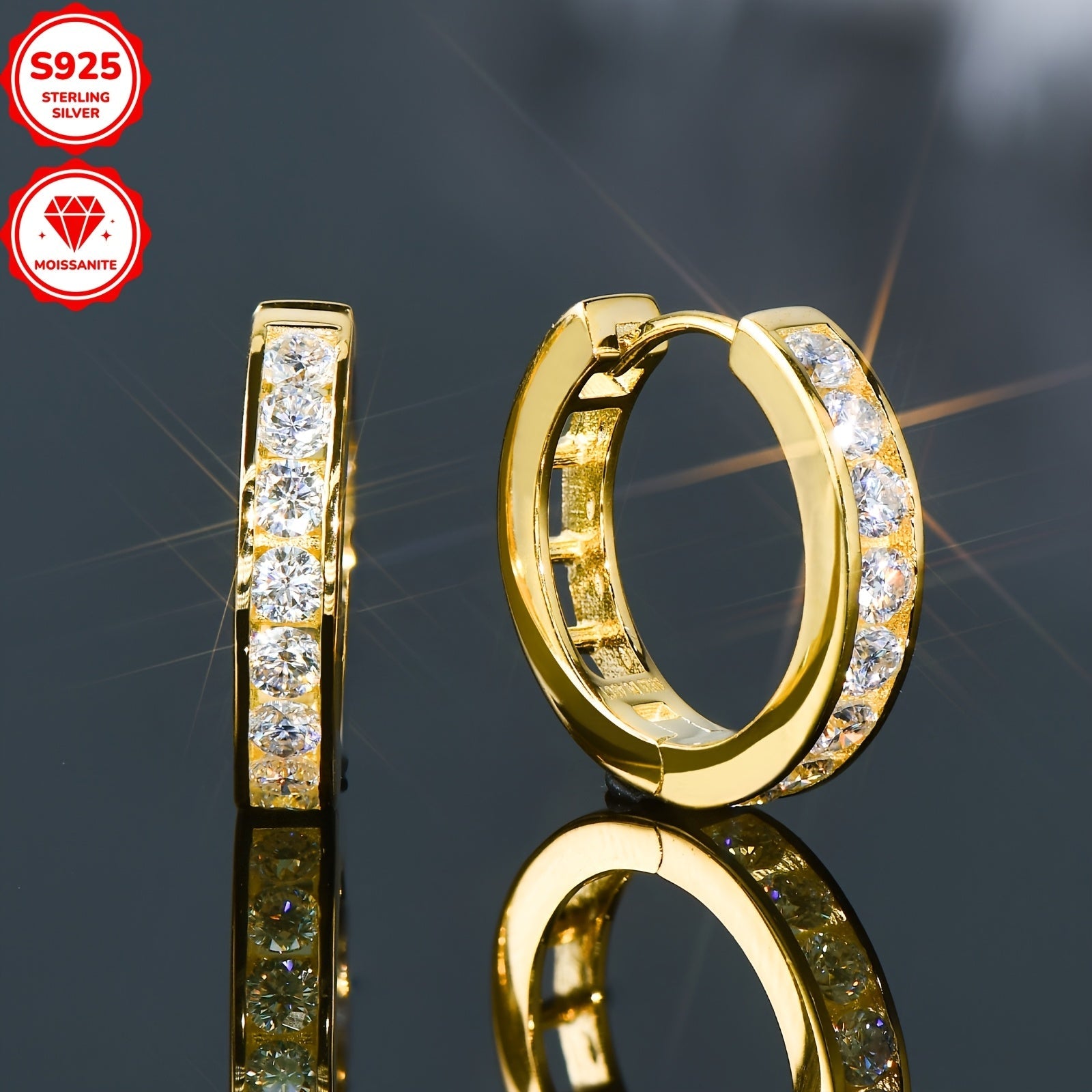 Ushbu ajoyib halqa bilakuzuklar 925 sterling kumushdan tayyorlangan bo'lib, ularning ichki diametri 13mm va GRA sertifikati bilan birga keladi. Ular 2.5mm doira moissanite toshlari bilan bezatilgan.