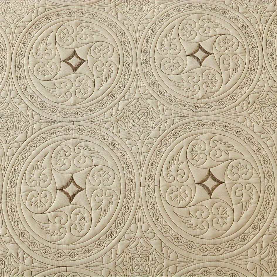 Мягкий и дышащий комплект из 3 предметов с цветочным узором для декора спальни или общежития, включая 1 покрывало и 2 наволочки (наполнитель не включен).