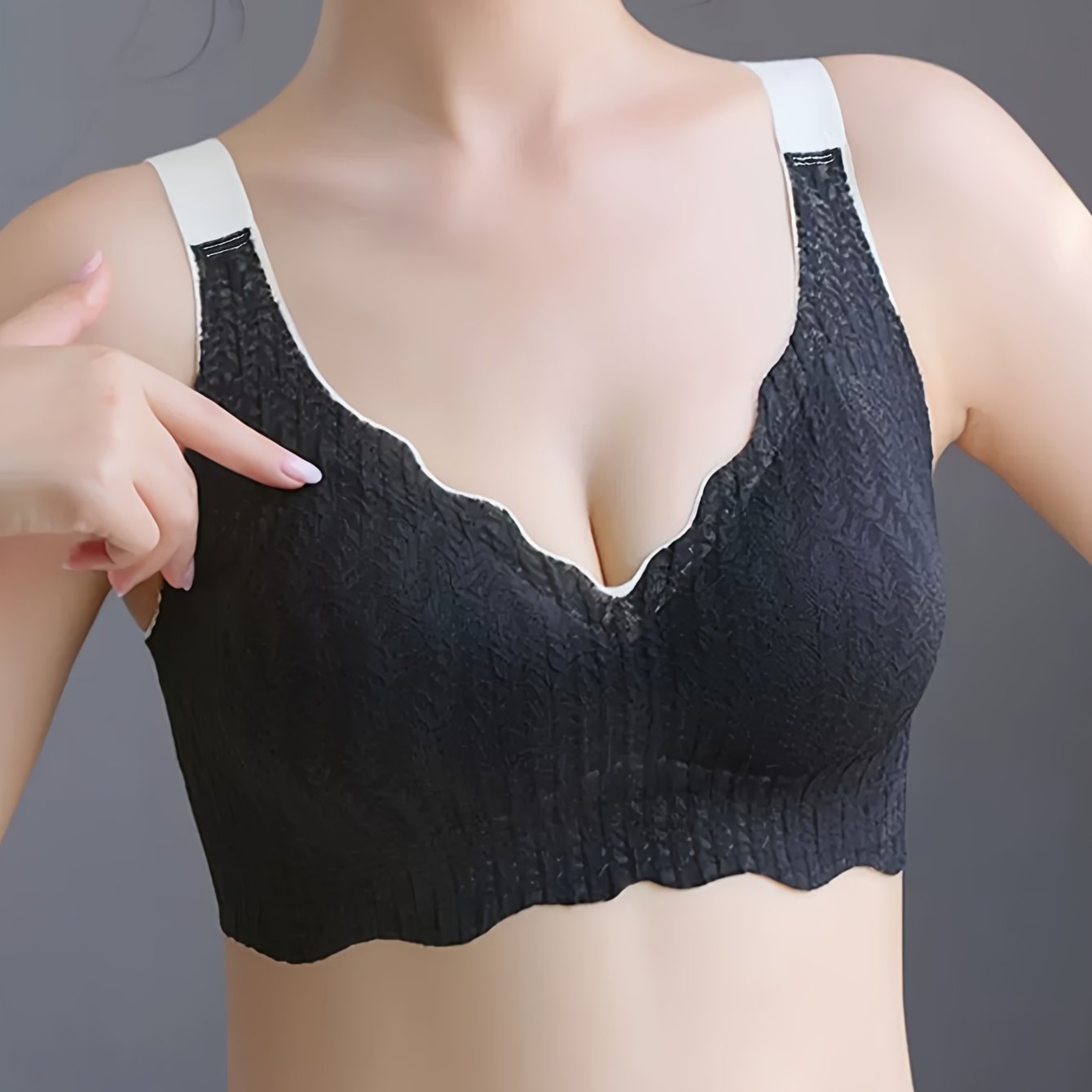 Women's Seamless Push-Up Sports Bra with Removable Pads Black Floral Pattern