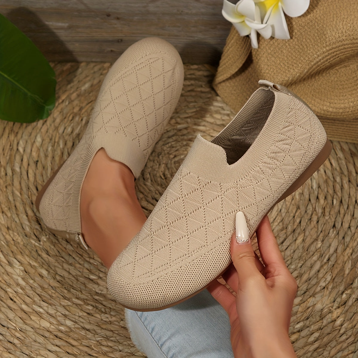 Ayollar uchun oson kiyinadigan kundalik poyabzal - yengil qulay nafas oladigan mato bej qora kulrang