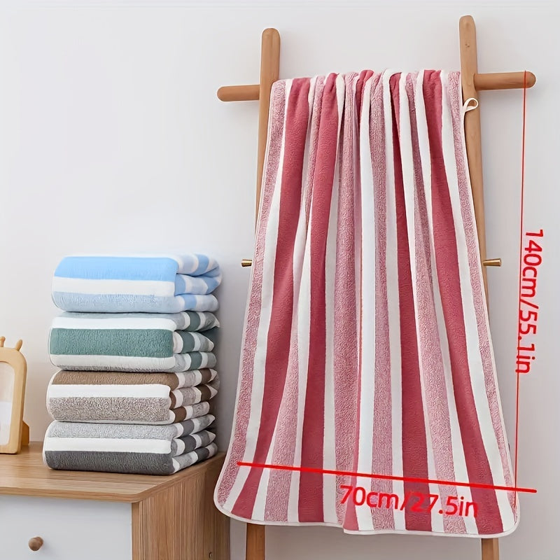 Vanna uchun 2 ta yumshoq, tez quriydigan chiziqli sochiq to'plami, 1 ta qo'l sochiq va 1 ta vanna sochiqni o'z ichiga oladi.