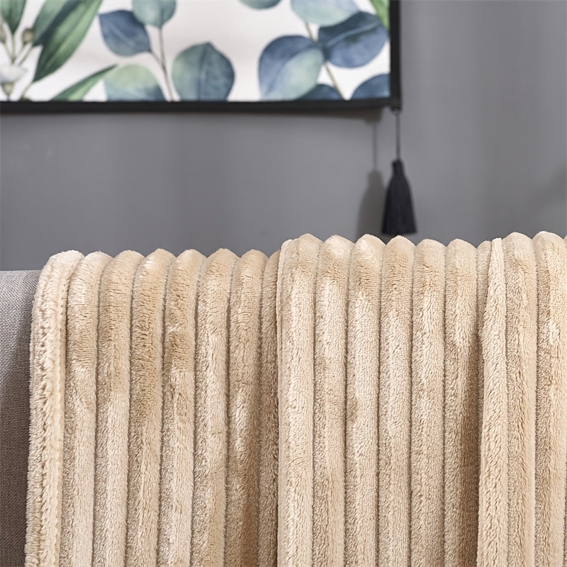 Oq Flanel Fleece yostiqchasi, chiziqli coral dizayni bilan, divan va ofis uchun mo‘ljallangan