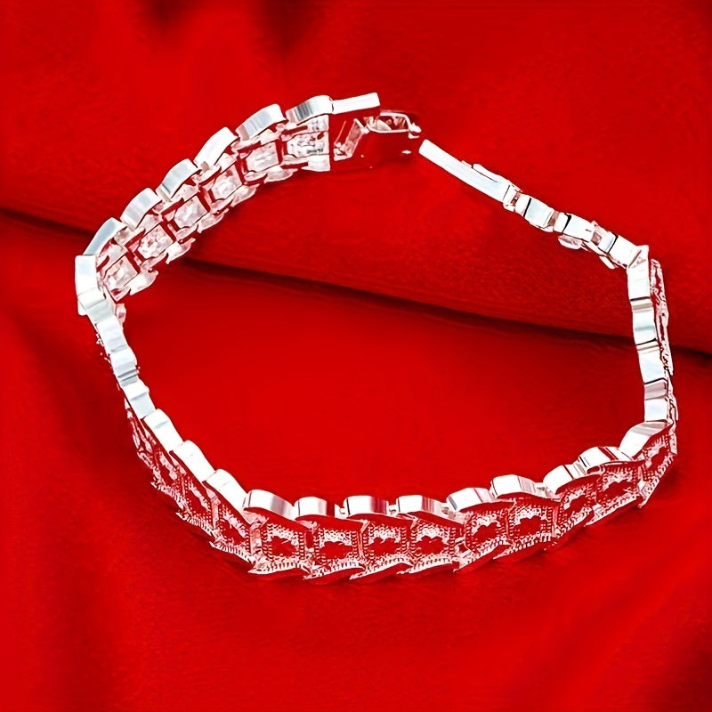 Gippoallergik 925 sterling kumushdan yasalgan keng tangali dizayndagi bilaguzuk, har kuni kiyish va maxsus tadbirlar uchun mukammal. Onalar kuni sovg'asi uchun ideal.