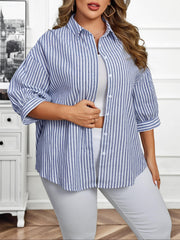 Chiziqli, uzun yengli va klassik yengli ayollar uchun zamonaviy tugmachali ko'ylak. Cho'zilmaydigan polyester aralashmasidan tayyorlangan, har mavsumda yuvish uchun mashinada yuvilishi mumkin.