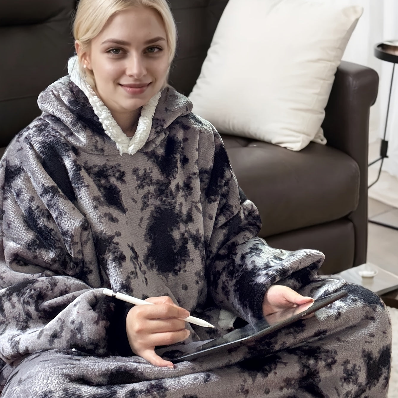 Kattalashtirilgan Plaid Flannel Blanket Hoodie juftliklar uchun Raqamli Octopus bosimi, dog'ga chidamli polyester