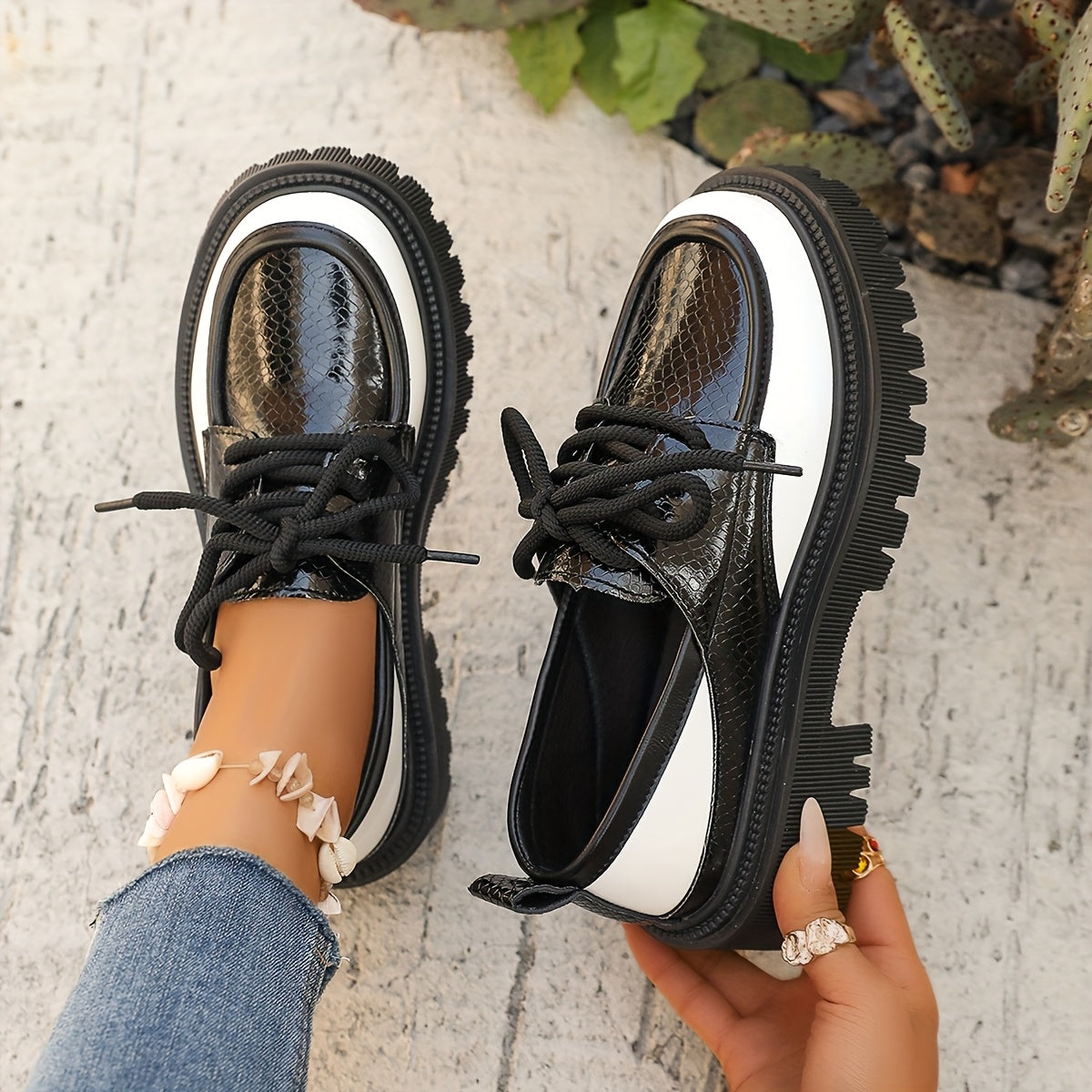 Women's Chunky Platform Loafers Faux Leather Snake Pattern Black White All-Season Shoes