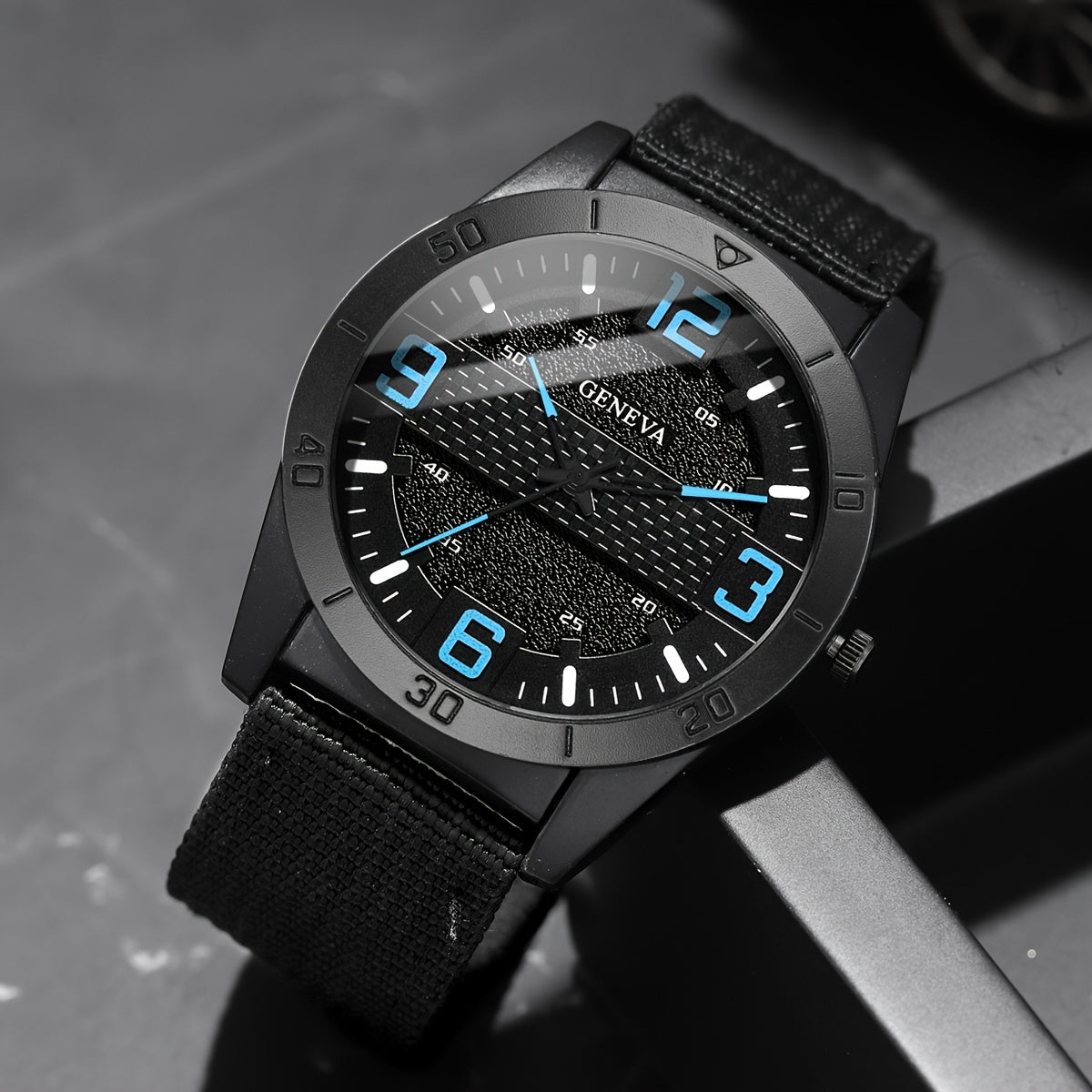 Men's Vintage Quartz Wristwatch Set with Round Dial Alloy Case Canvas Strap Wooden Bead Bracelet