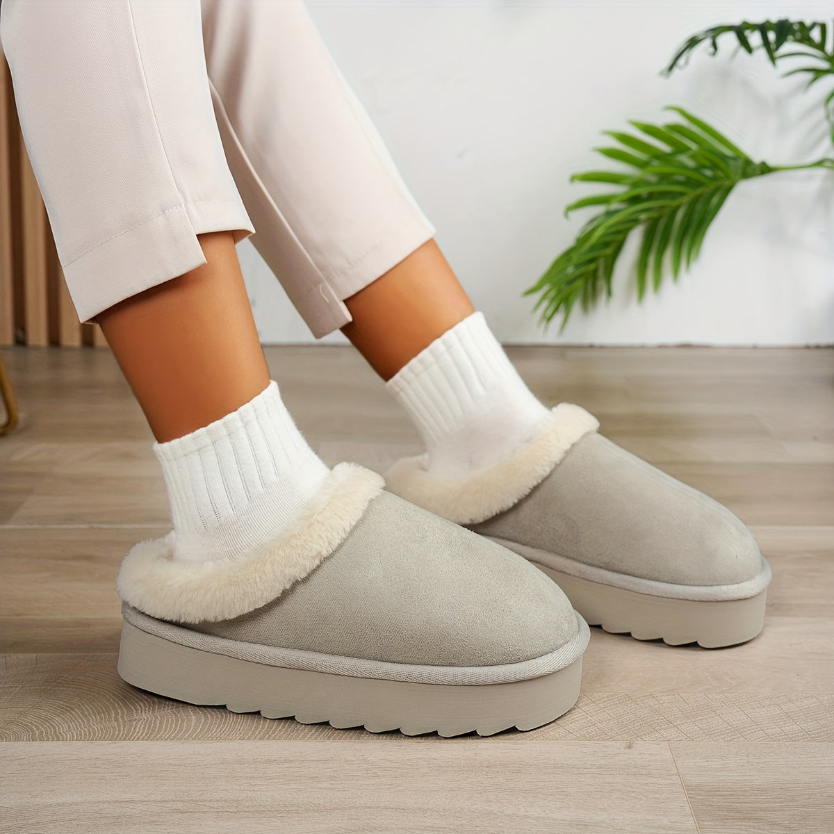 Women's Fleece-Lined Slip-On Slippers Beige White Indoor Outdoor Comfort