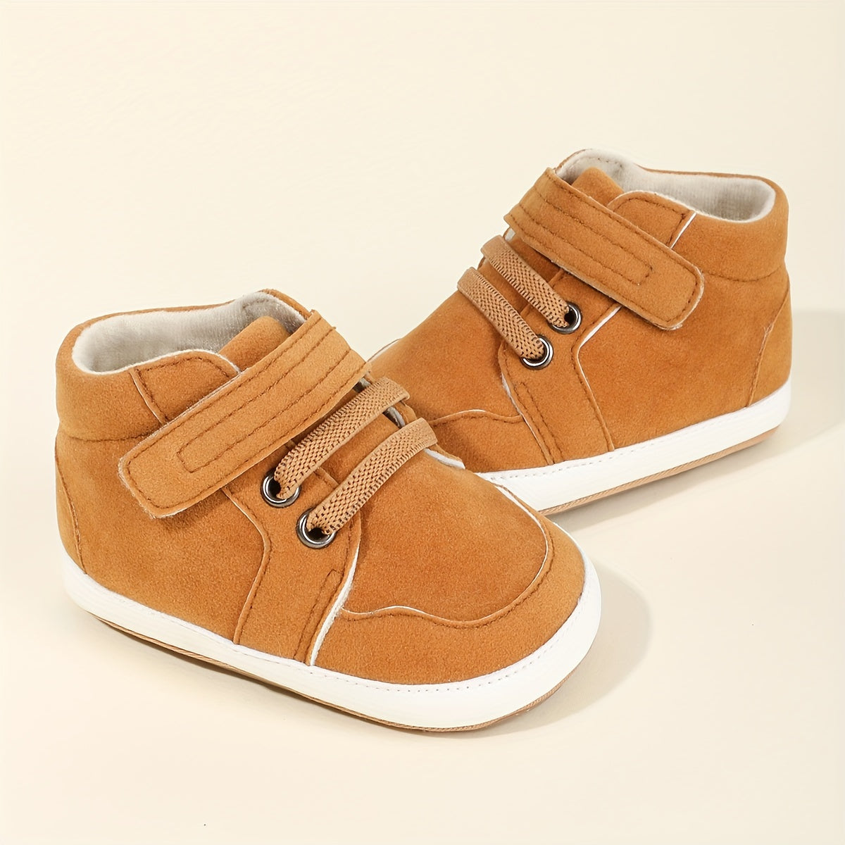 Kichkina bolalar uchun yuqori chanoq sport poyabzali, sirpanmaydigan rezina taglik, qulflash uchun lentalar, bir xil rang, bahor va kuz uchun