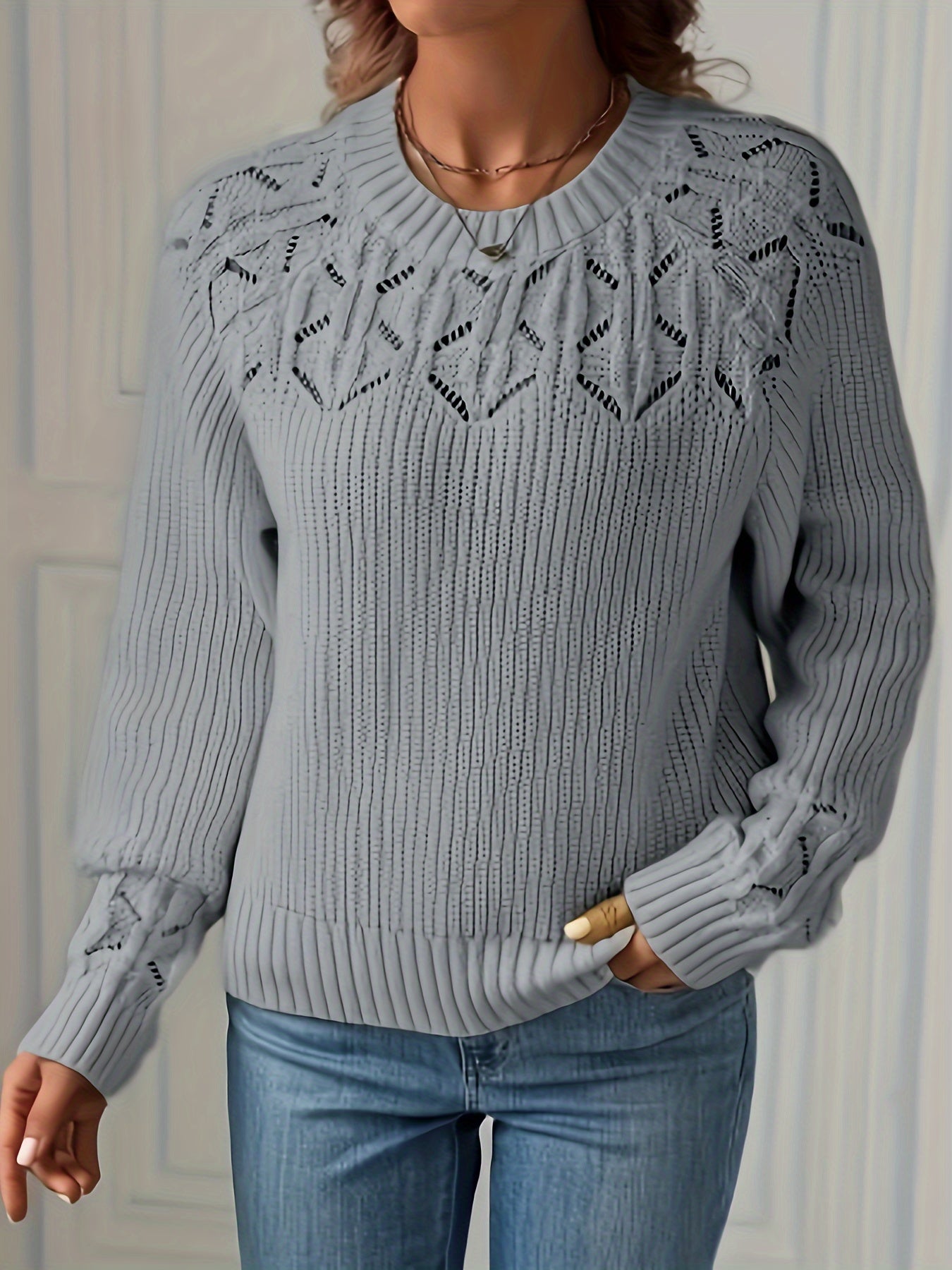 Ayollar uchun toqilgan uzun kofta, kuz qish, dumaloq bo'yin, qora