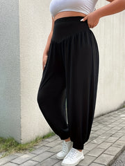 Брюки для женщин большого размера черного цвета с широкими штанинами, плиссированными деталями и эластичным полиэстеровым миксом