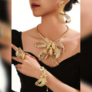 Золотой ювелирный набор для женщин с цветочным дизайном и кубическим цирконием