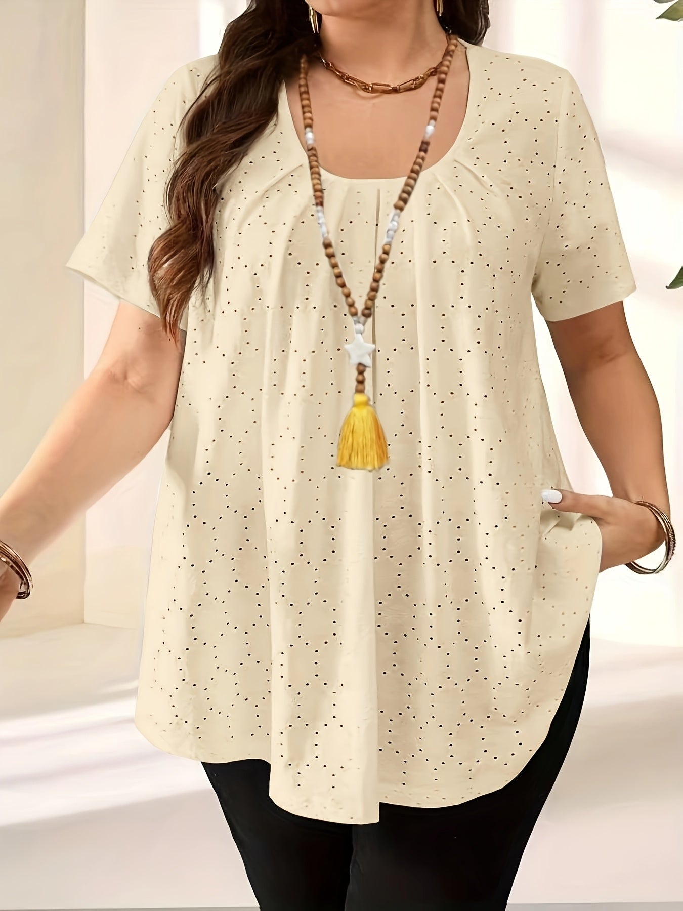 Plus o'lcham ayollar uchun kundalik qisqa sleeve tee, bir xil rang, qulay fit, nafas oladigan top