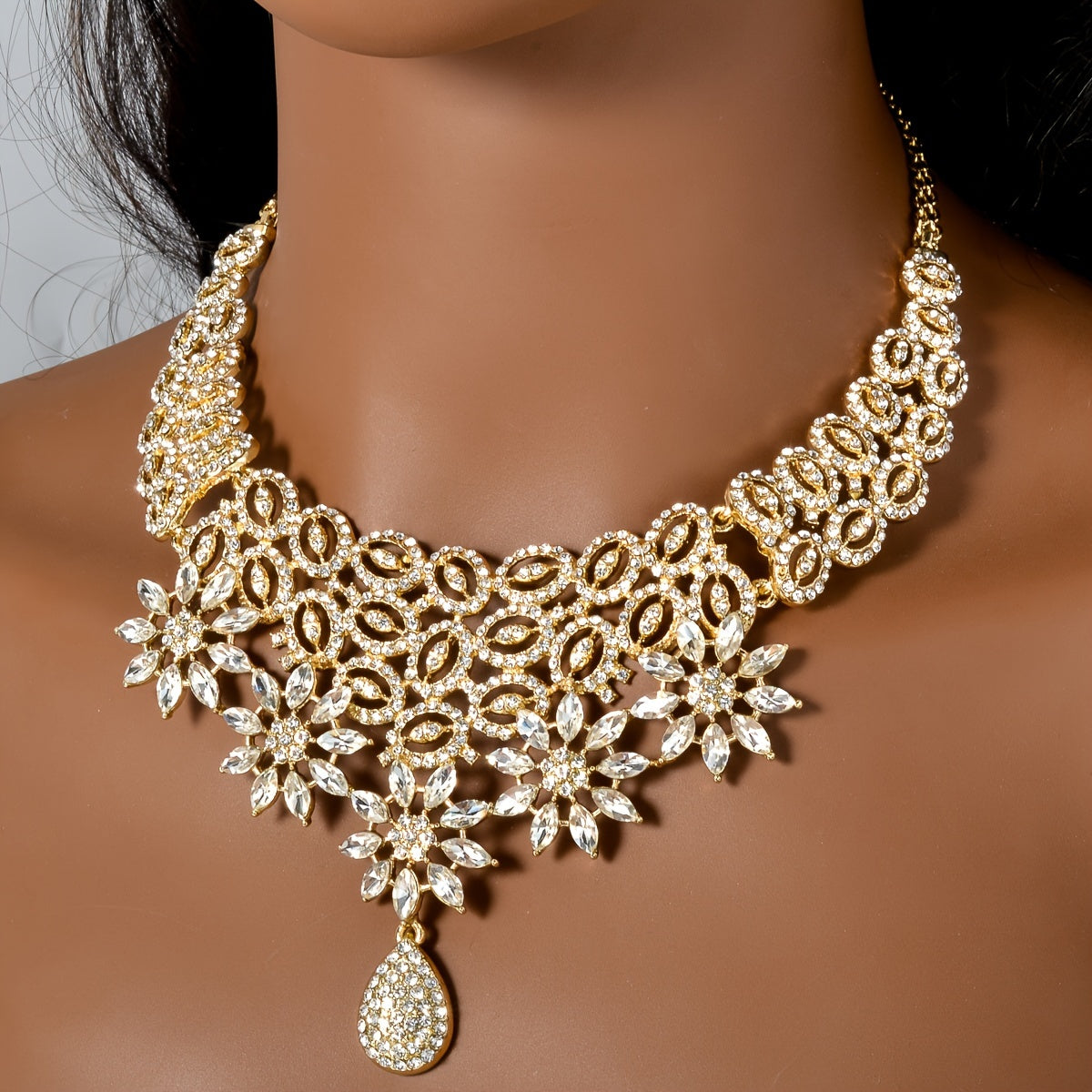 Elegant Jewelry Set with Necklace Bracelet Ring and Earrings for Weddings