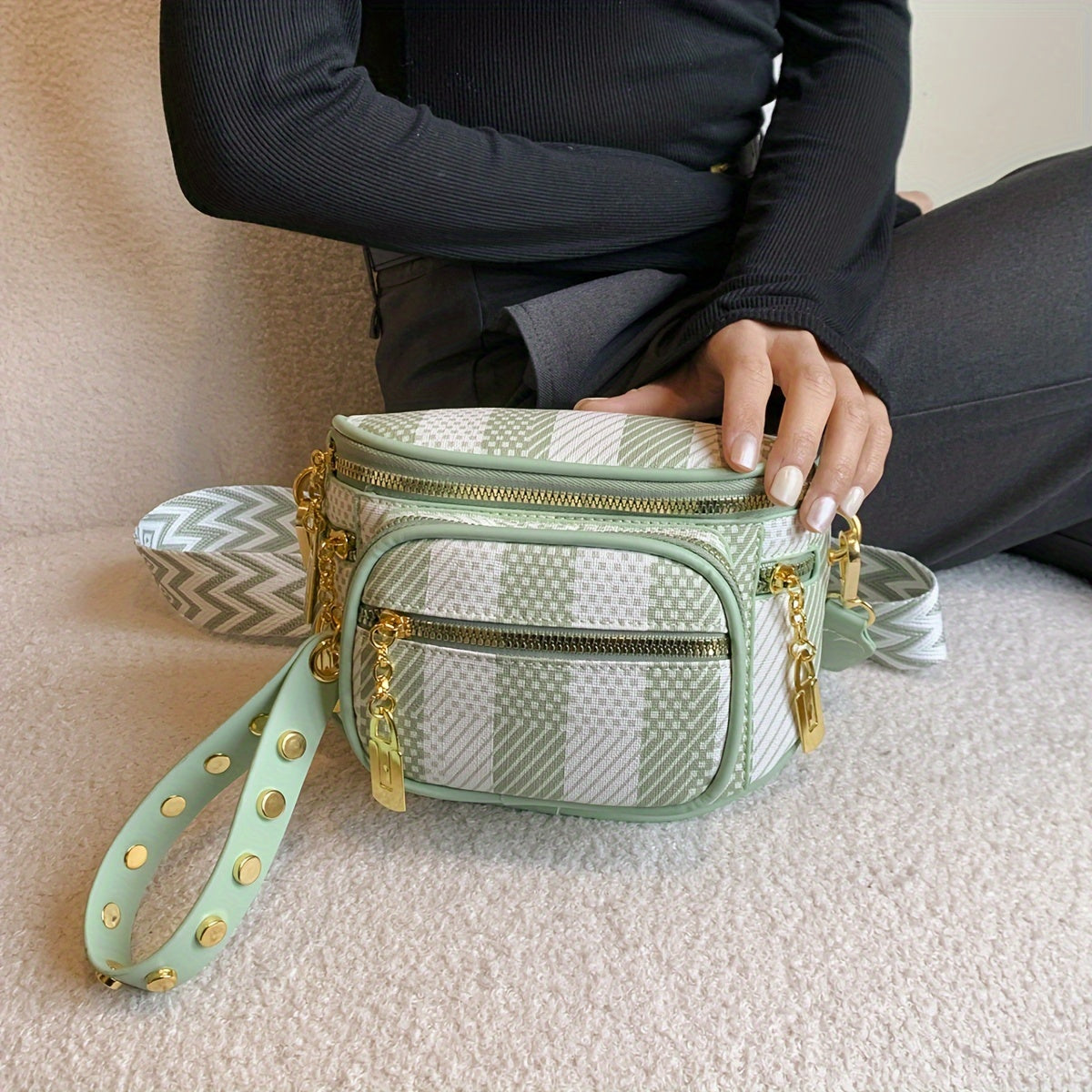 Ayollar uchun Koreys moda ko'krak sumkasi, chiziqli dizayn, sozlanadigan kamar, zip yopilishi