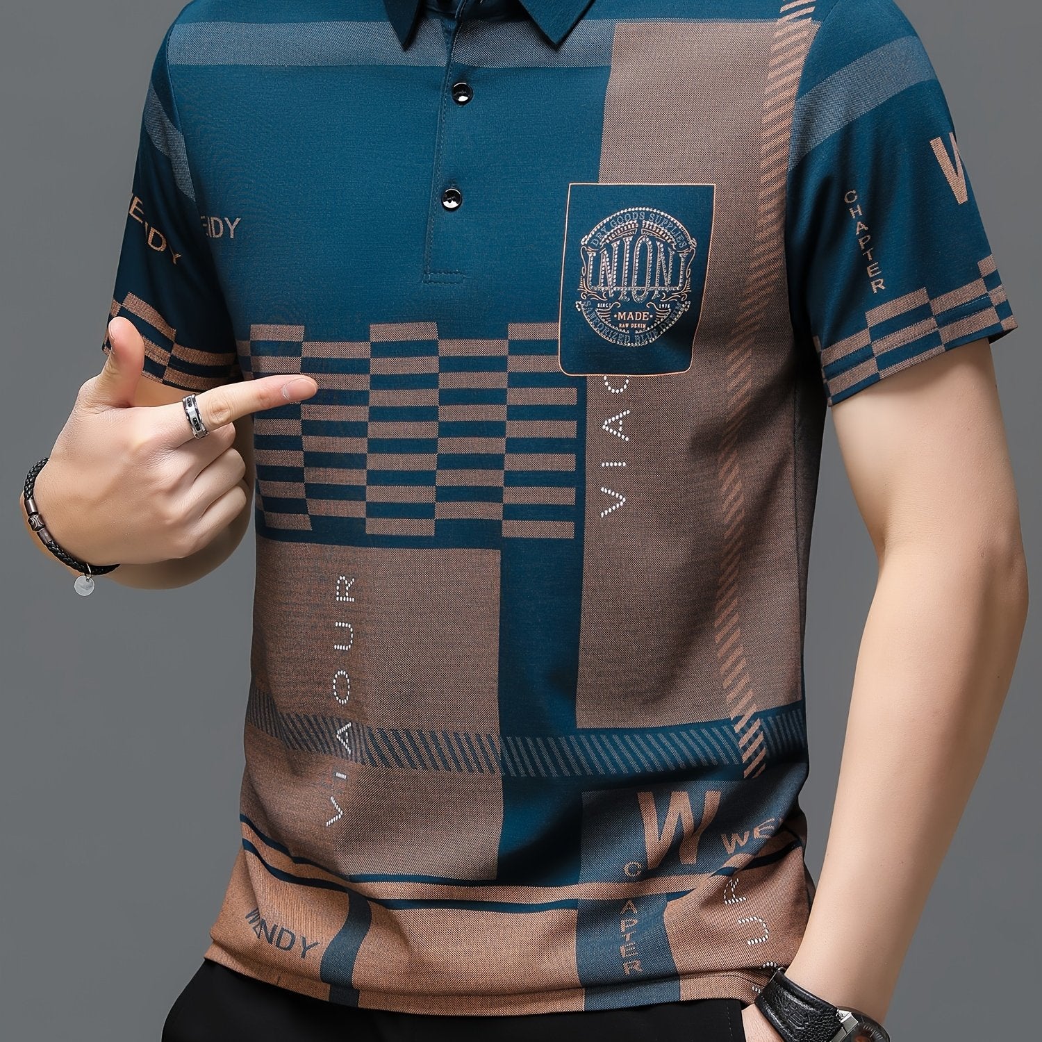 Men's Lightweight Knit Short Sleeve Shirt in Plaid and English Motif for Summer