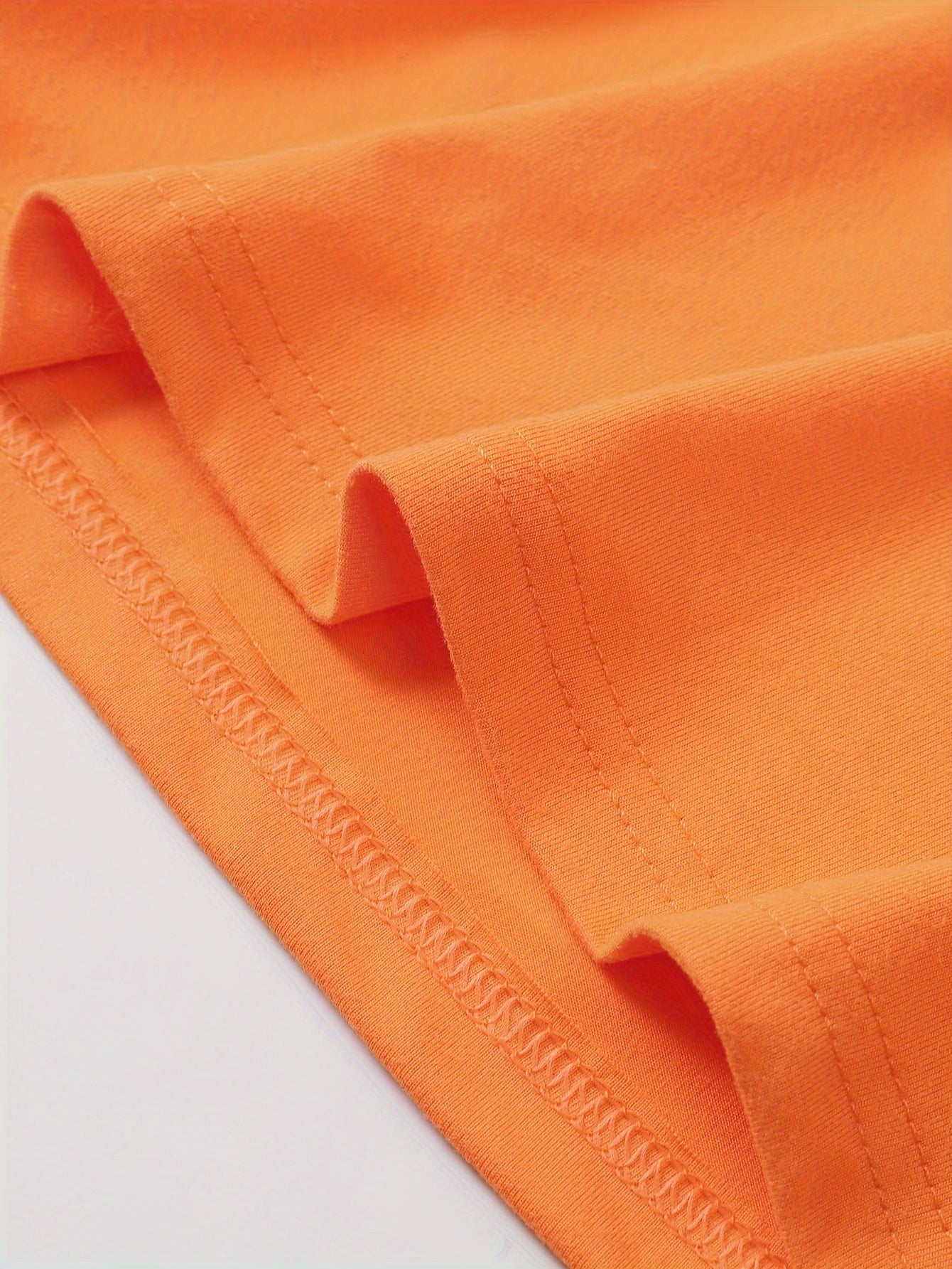 MBDMBD Erkaklar uchun Zamonaviy Harf Bosma T-Shirt, Oq rangda "FOCUS" Dizayni bilan. 180g/㎡ Polyester Aralashmasidan tayyorlangan.