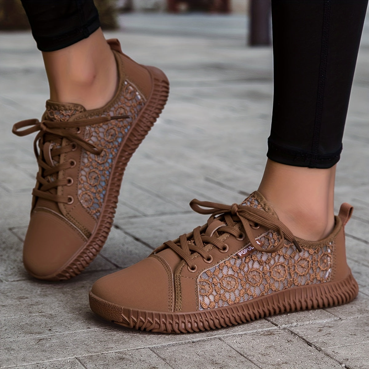 Ayollar uchun tarmoq yengil kundalik sport poyabzali keng modeldagi sneakers