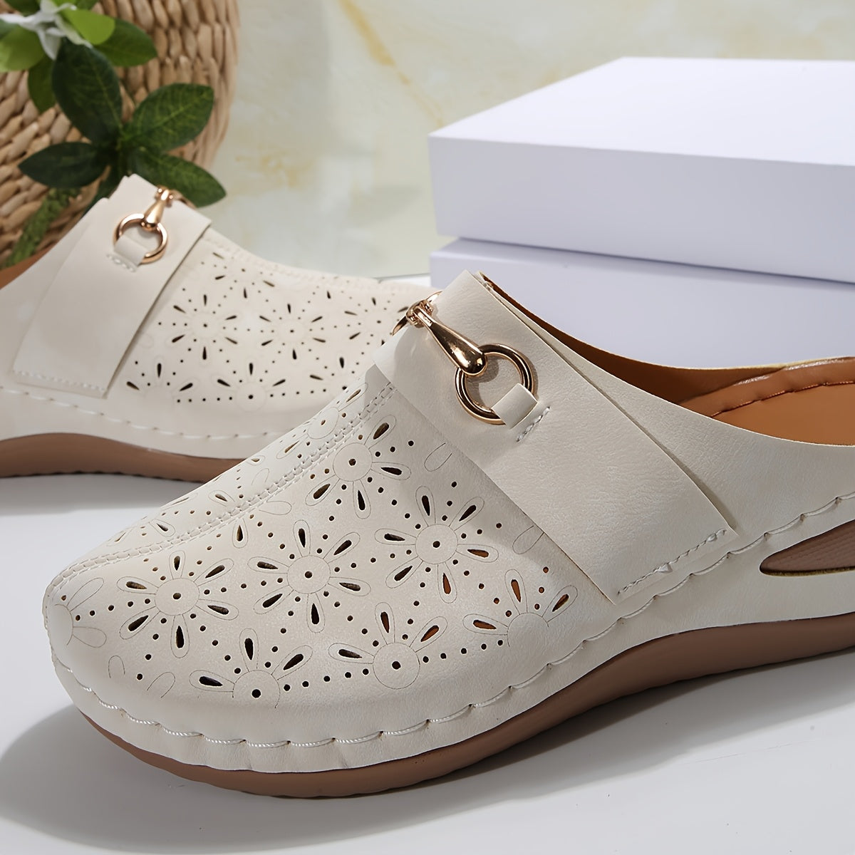 Women’s Summer Slide Sandals Lightweight Breathable Closed Toe Mules