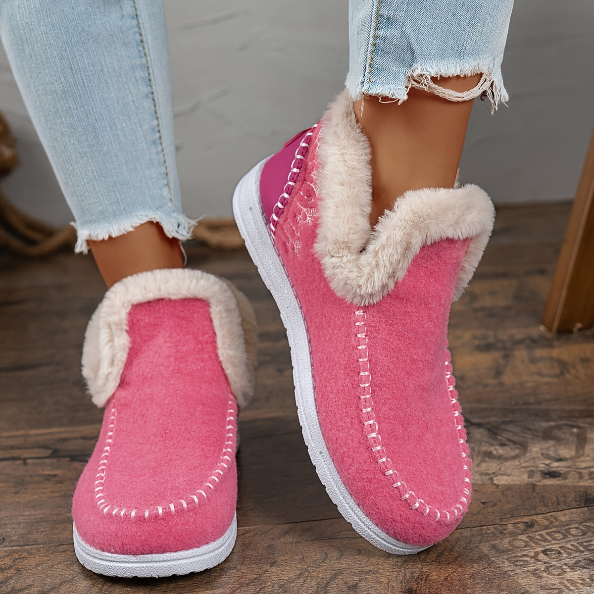 Ayollar uchun qishda kiyinadigan slip-on platform botinkalari, sun'iy jun bilan qoplangan va tormozsiz tagliklar bilan