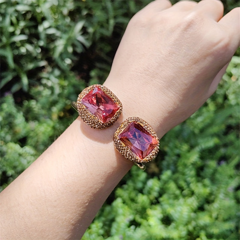 Chic Sultanite toshli bilaguzuk, Chex aksentlari bilan, yorug'likda rang o'zgartiruvchi, ichki va tashqi kiyim uchun zamonaviy to'rtburchakli dizayn.