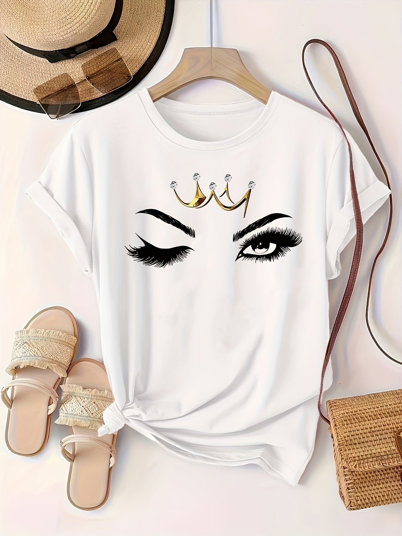 Plus Size Women's Graphic T-Shirt Cotton Casual Top with Crown Winking Eye Design