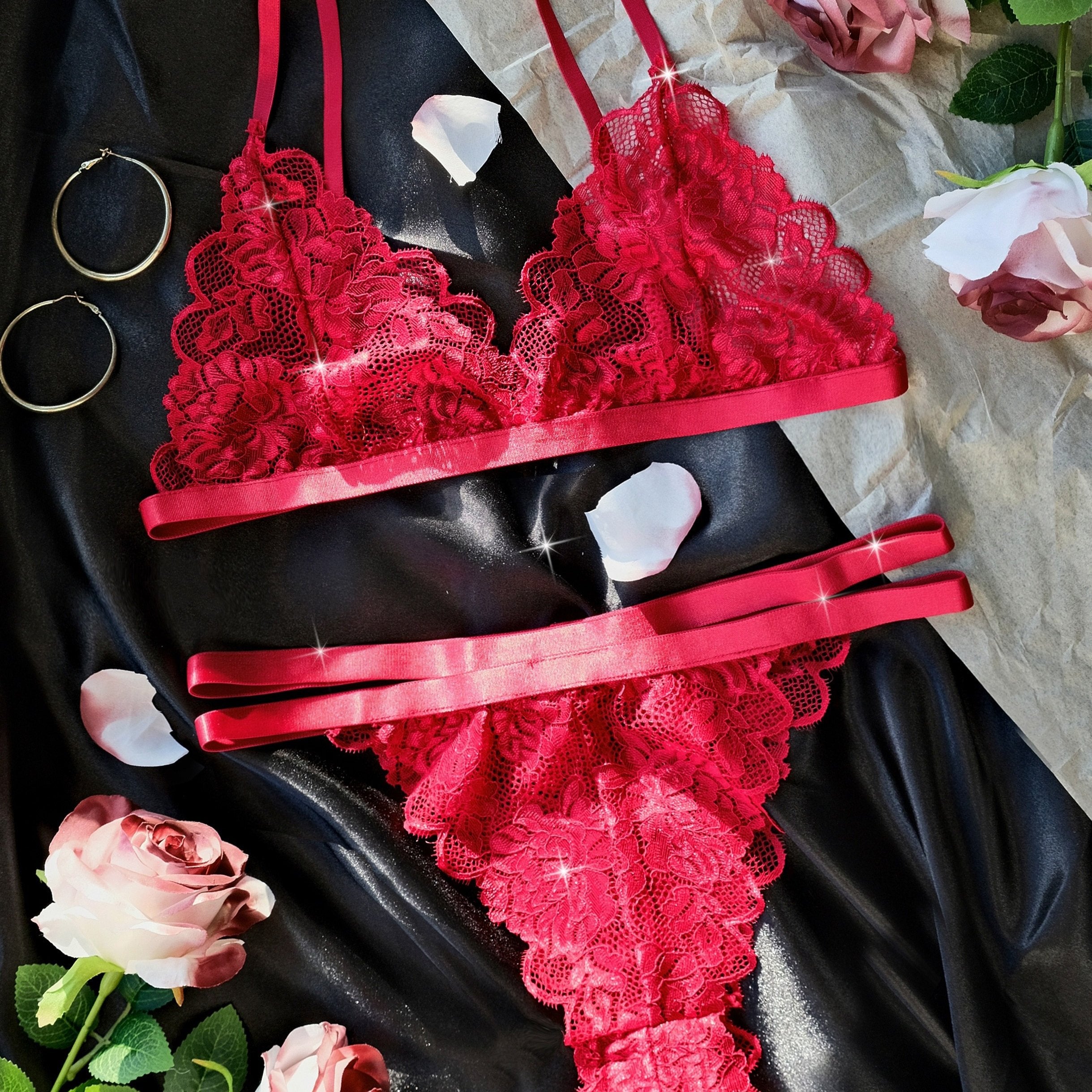 Women's Floral Lace Lingerie Set with Semi-Transparent Design and Floral Detailing