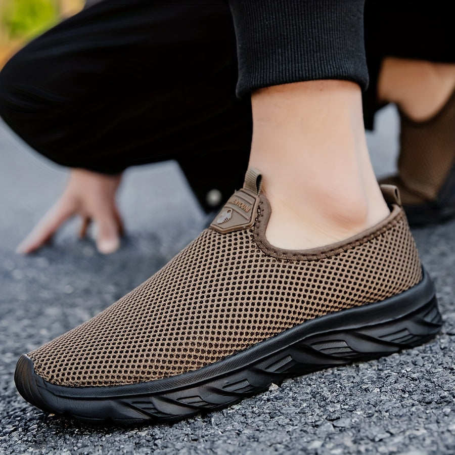 Plus-Size Casual Sports Shoes for Men and Women Mesh Slip-On Low Top All-Season