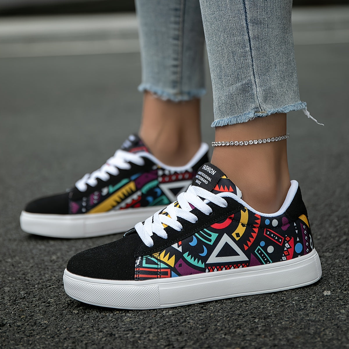 Women's Casual Skate Shoes Lightweight Anti-Slip Fabric Geometric Pattern for Outdoor and Daily Wear