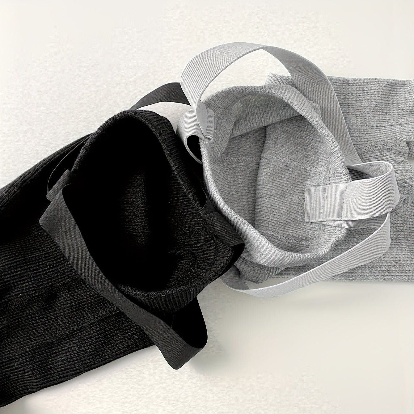 '2 Yoshlar' Qora va Kulrang Pantihozi, Yumshoq va Havo O'tkazuvchi, Oson Cho'ziladigan Tasmalar bilan, Har Mavsumga Mos, Faqat Qo'l Yuvish.