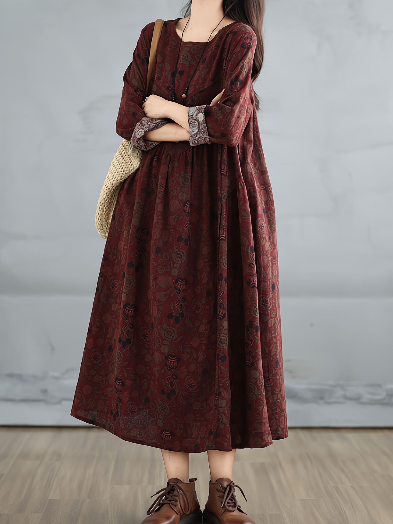 Chic vintage gullar bilan bezatilgan uzun yengli, dumaloq bo'yinli, A-siluetli, cho'ntakli, cho'zilmaydigan mato, ko'cha uslubi, keng kesim, ingichka ko'rinish. Faqat qo'l bilan yoki quruq tozalash.