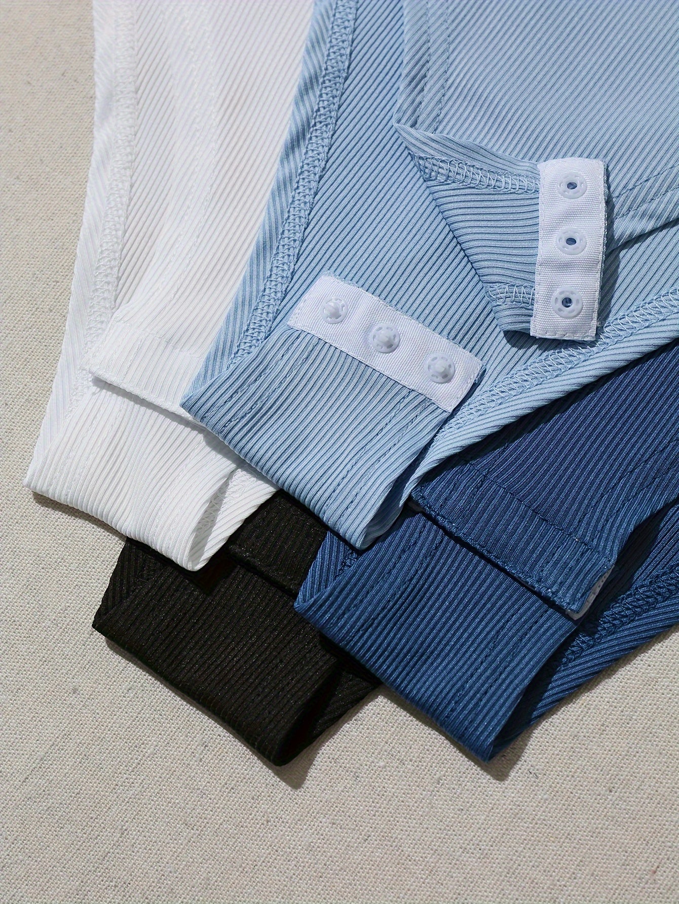 Ayollar uchun tasmasiz, oldida bog'ichli, yumshoq va qulay to'qilgan polyester mato, bir rangda, mos keladigan, bahor va yoz uchun.