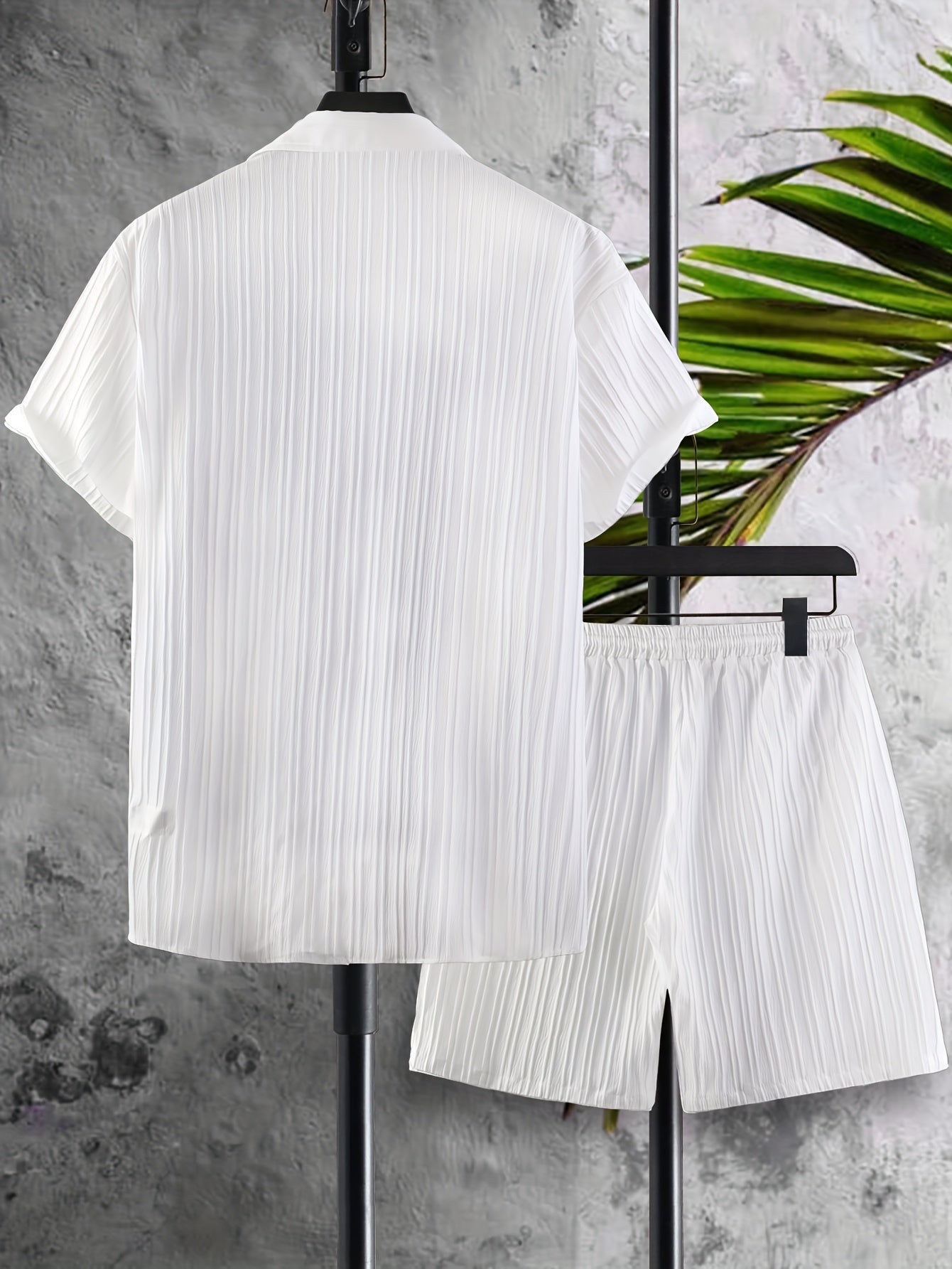 Комплект мужской летней одежды большого размера: однотонная полосатая повседневная рубашка с лацканами и пуговицами, а также шорты с шнурком