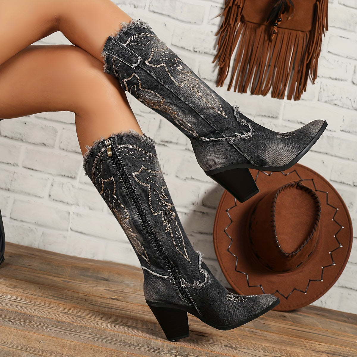 Женские кожаные сапоги до колена с вышивкой в стиле вестерн и рыцарским дизайном