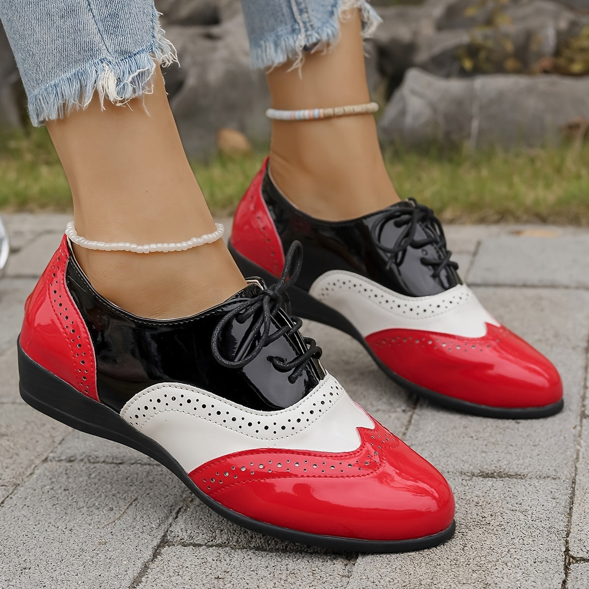 Women's Oxford Shoes Red and Black Colorblock Casual Flat with Perforated Details