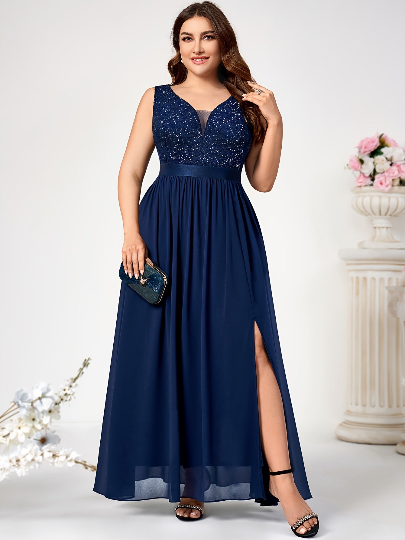 Women's Lace Tulle V-Neck Gown Sleeveless Floor-Length Formal Dress