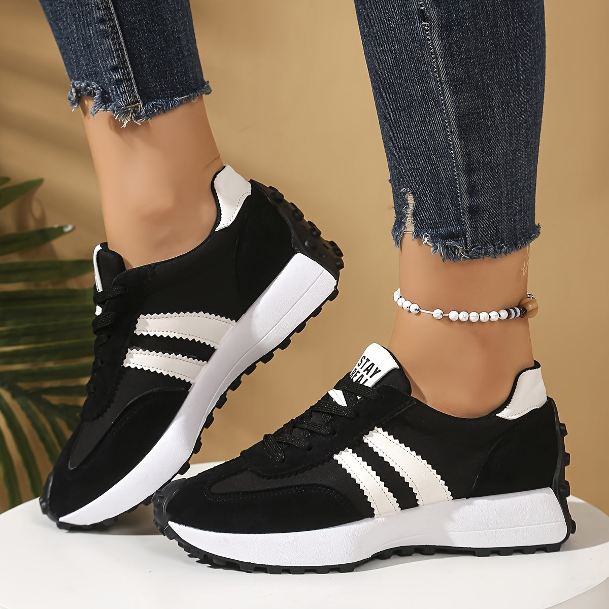 Zapatillas de mujer de color en bloque de bajo corte con tela transpirable y zapatos casuales