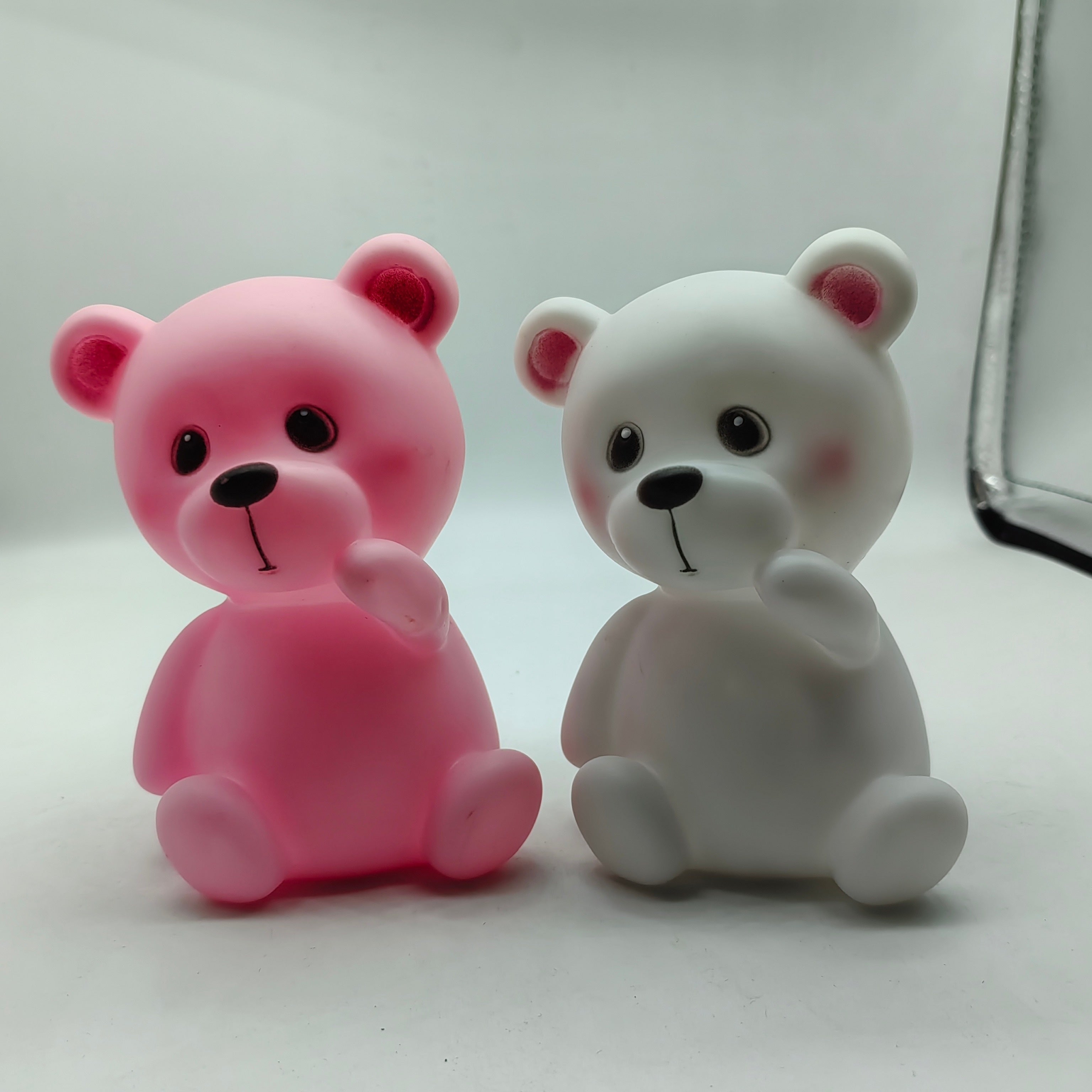 Luz nocturna de oso adorable para decorar la habitación de las niñas, lámpara de escritorio con batería