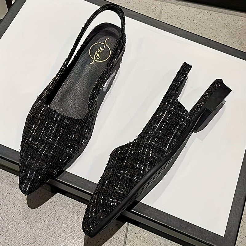 Kundalik kiyish uchun nozik burunli va past tovonli slingback sandallar.