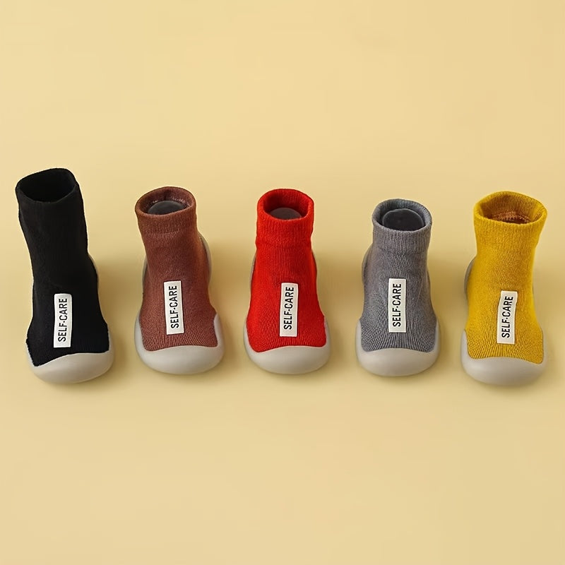 Kichkina bolalar uchun qattiq kauchuk taglikli, toʻqilgan va bir rangli, oyoq kiyimlari uchun yopiladigan, bolalar va qizlar uchun polni himoya qiluvchi qattiq poyabzal