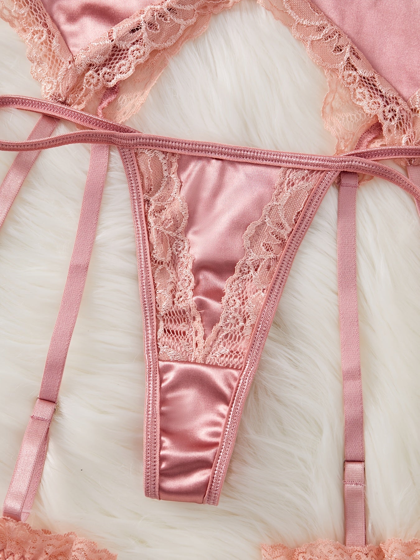 Распродажа Осень/Зима: Женский комплект кружевного бюстгальтера с thong, поясом для чулок и кольцами для ног