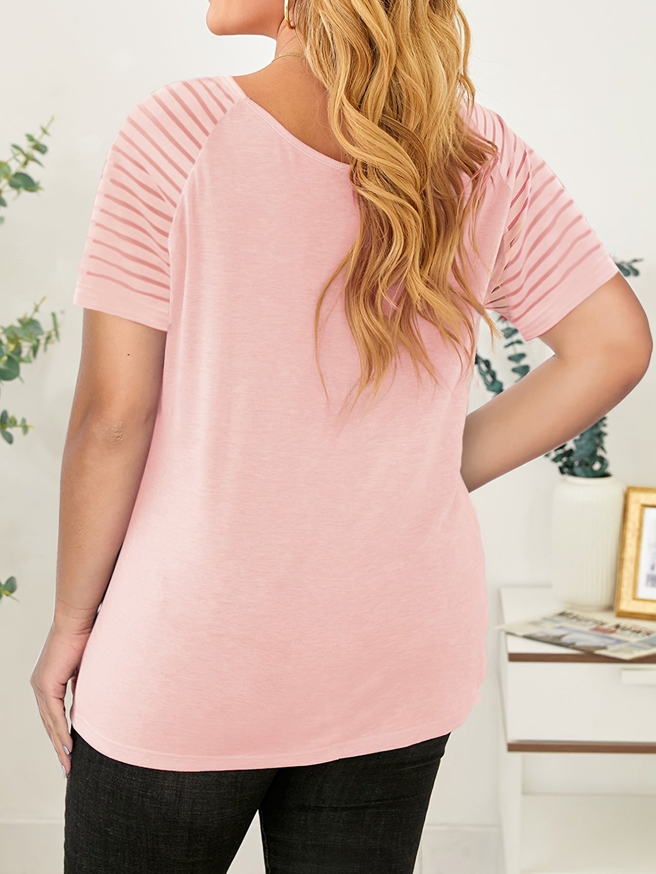 Plus Size Women's V-Neck Short Sleeve T-Shirt with Stretch