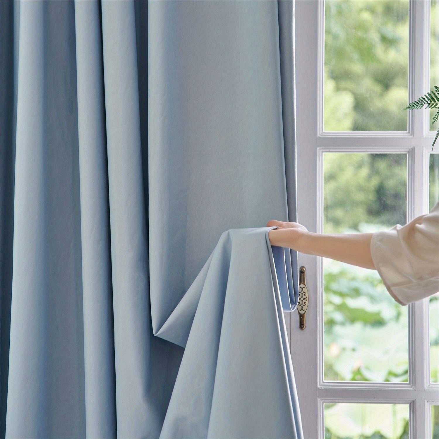 Qorong‘u qopqog‘li pardalar qora yoki oq izolyatsiyalangan, yoritishni to‘sadigan, yotoqxona va mehmonxona uchun