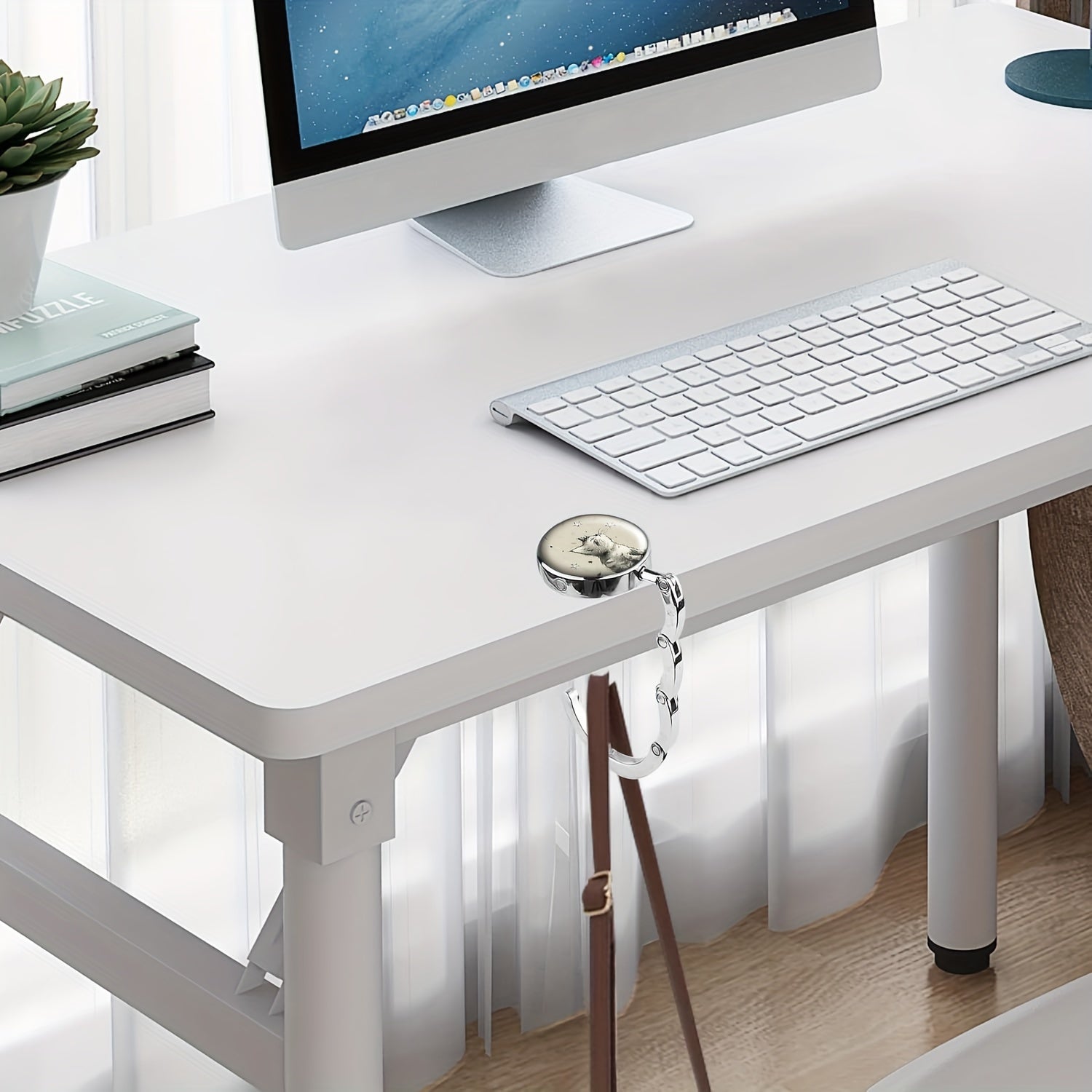 Trendy Cat and Stars Foldable Handbag Hook for Dining and Nightlife