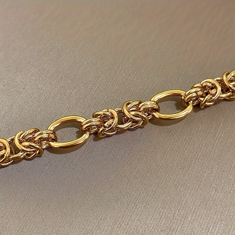 Zarif va ko'p qirrali, ushbu Noxush Po'latdan Yasalgan Ko'p Qavatli Bilaguzuk tasodifiy va jozibali uslublar uchun mukammal aksessuar. Ushbu zamonaviy buyum bilan ta'til kiyimlaringizga noziklik qo'shing.