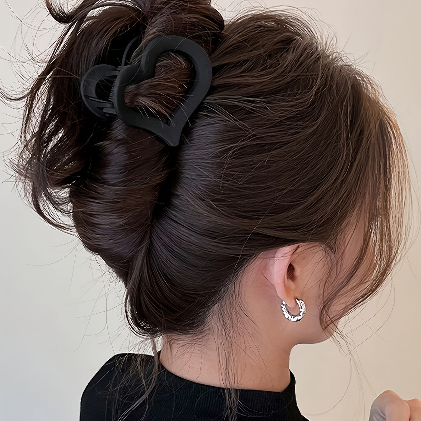 Women Heart-Shaped Plastic Hair Clips Set Medium Size Durable Strong Grip Minimalist Hair Accessories