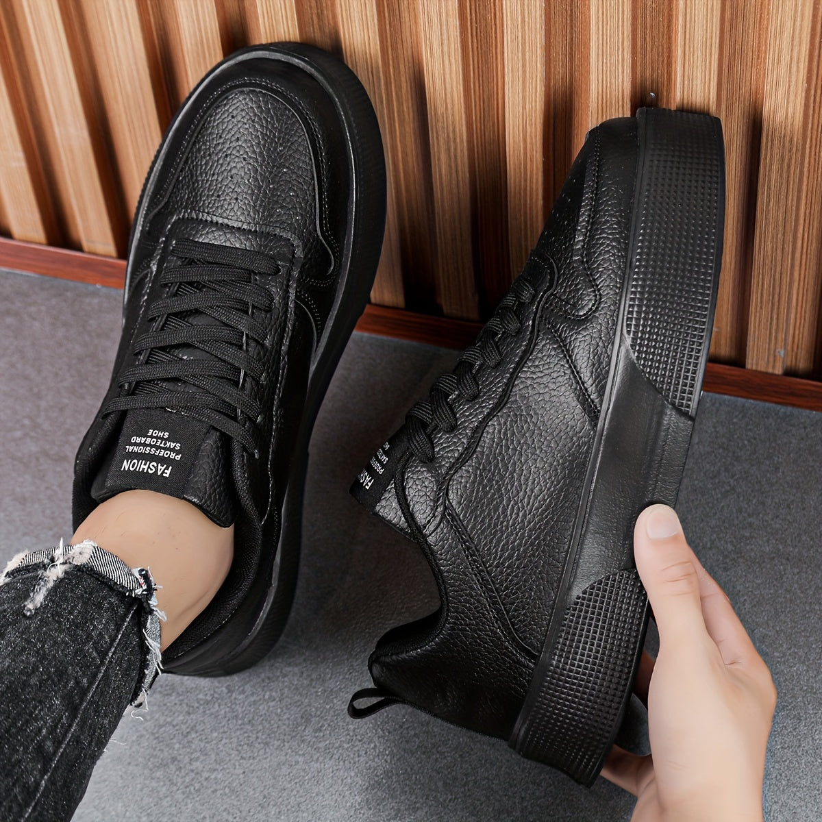 Erkaklar uchun bog'ichli tasodifiy sport poyabzallari, bir xil rangda, ko'p maqsadli dizayn, qulay va nozik, balandlikni oshirish uchun qalin taglik.